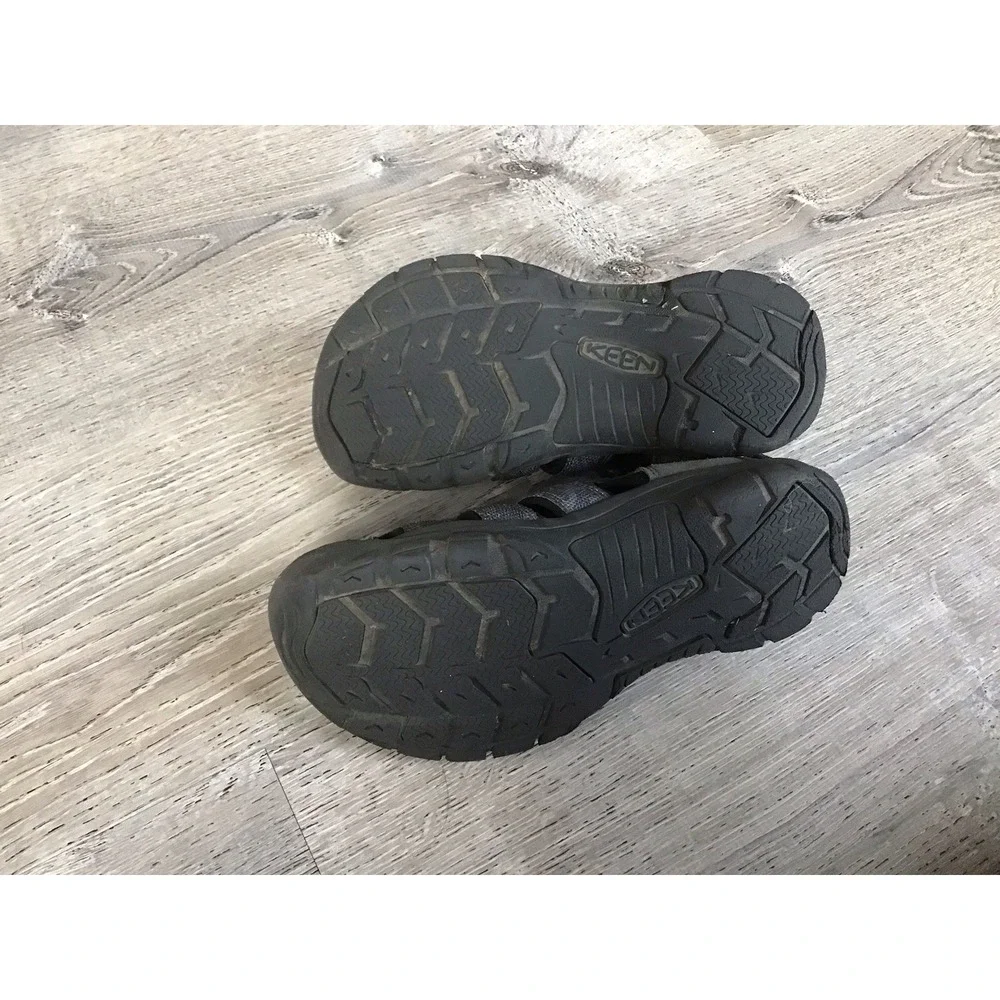 Keen Newport H2 Youth Size 4 Sandals Water Hiking Shoes Gray 1026277